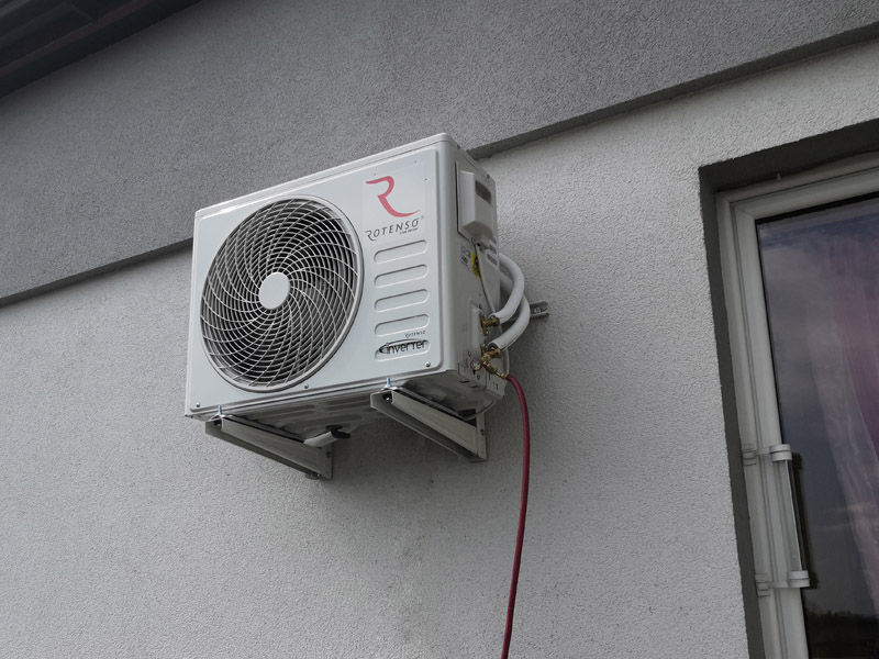 Montaż klimatyzatora zewnętrznego w hali w Małopolsce
